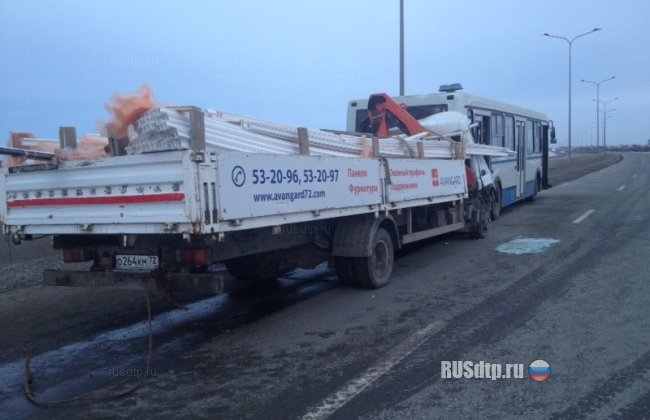 Водитель грузовичка погиб в Тюменской области