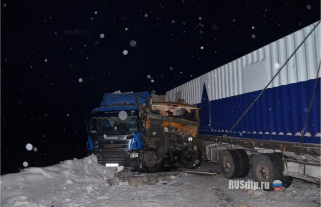 На трассе в Нефтеюганском районе столкнулись грузовики