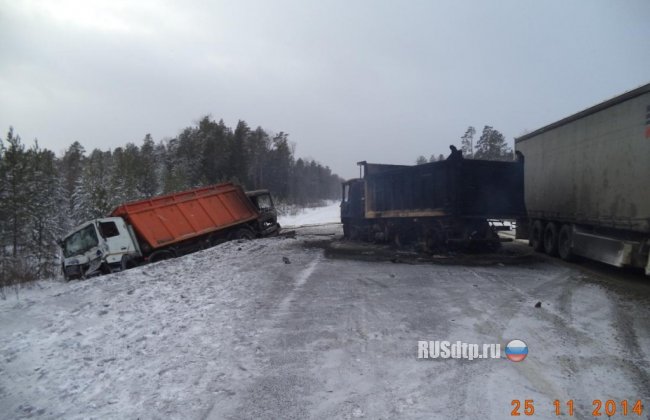 Три грузовика столкнулись на автодороге Тюмень – Ханты-Мансийск