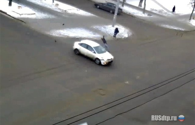 В Екатеринбурге школьник погиб под колесами машины на глазах у друзей