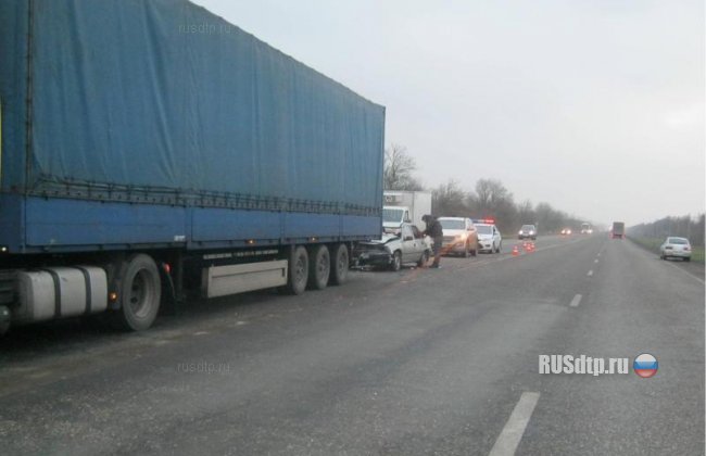 Автомобиль с детьми столкнулся с грузовиком на Ставрополье