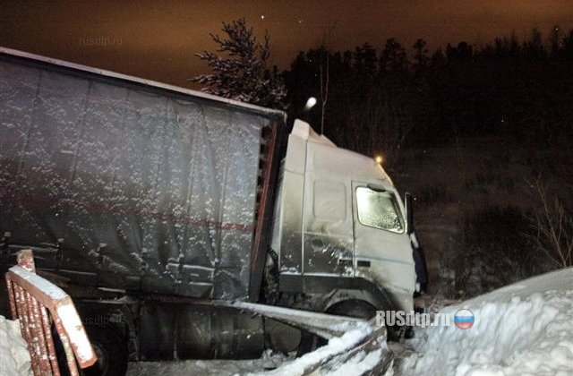 Дальнобойщик погиб при столкновении двух грузовиков под Нижневартовском