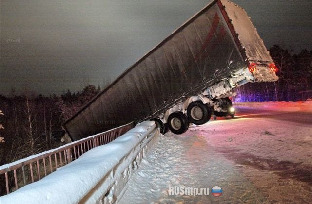 Дальнобойщик погиб при столкновении двух грузовиков под Нижневартовском