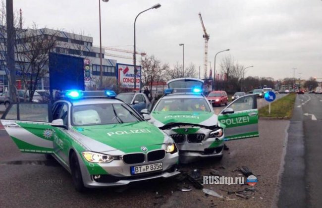 В Германии столкнулись два полицейских BMW