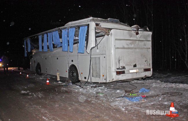 Автобус перевернулся на трассе в Красноярском крае
