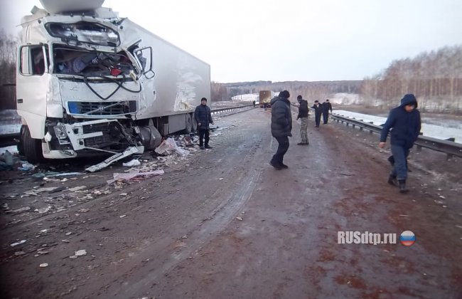 Три большегруза перекрыли трассу  М-5 «Урал» в Самарской области