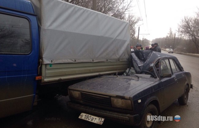 В Мордовии начинающий водитель отвлёкся на магнитолу и попал в ДТП