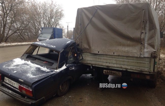 В Мордовии начинающий водитель отвлёкся на магнитолу и попал в ДТП