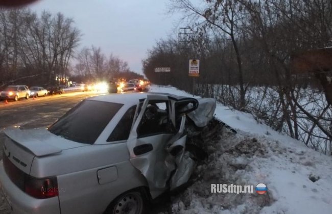 В Омске столкнулись Lexus и ВАЗ. Оба водителя погибли