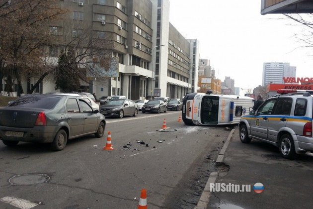 В Киеве «Тойота» подбила скорую помощь