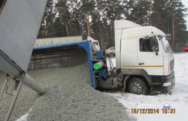 Под Екатеринбургом сотрудники ДПС остановили 70-тонный грузовик