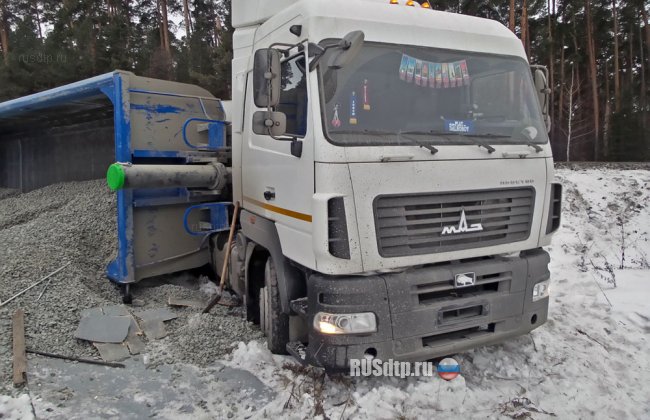 Под Екатеринбургом сотрудники ДПС остановили 70-тонный грузовик
