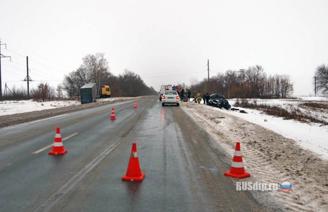 Под Самарой фура раздавила ВАЗ-2109 с людьми