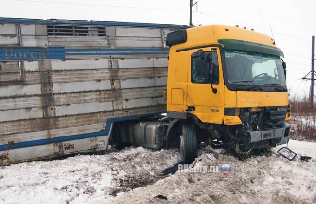 Под Самарой фура раздавила ВАЗ-2109 с людьми