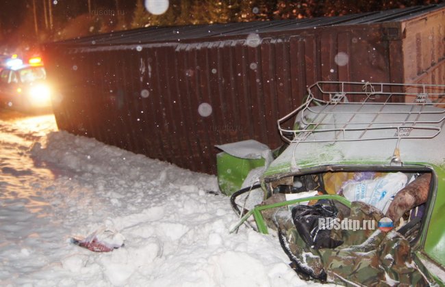 20-тонный контейнер раздавил легковушку в Томской области