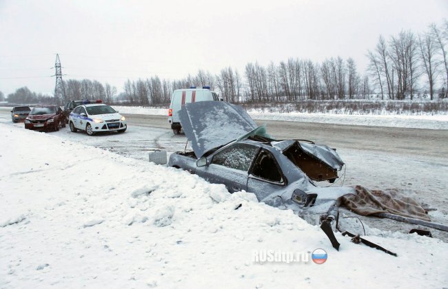 «Хонду» разорвало на части при столкновении с фурой на трассе М-7 «Волга»