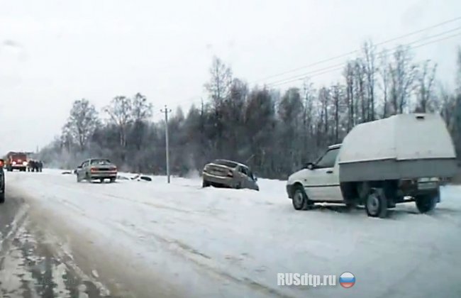 Около 20 автомобилей столкнулись на трассе М10 «Россия»