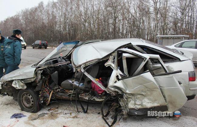 Два человека погибли при столкновении трех авто в Тульской области