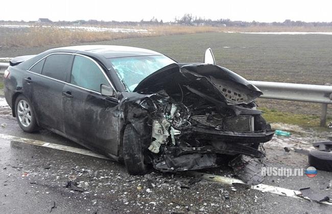 «Toyota Camry» и ВАЗ-2107 лоб в лоб столкнулись в Краснодарском крае