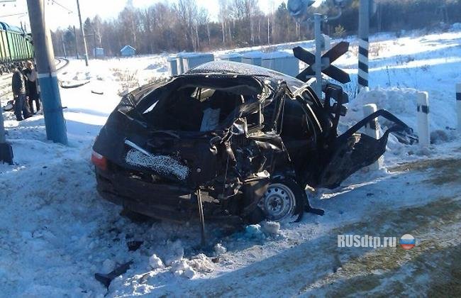 Два человека погибли при столкновении «Лады» с поездом в Ульяновской области