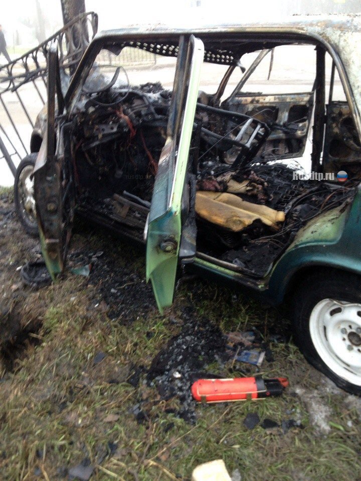 В Таганроге два человека погибли в сгоревшей «шестерке»