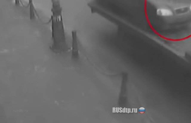 В Санкт- Петербурге эвакуировали машину с малышом в салоне