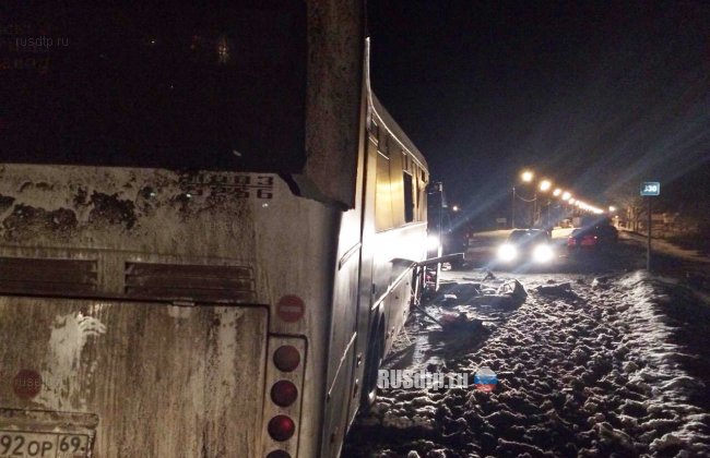 В Тверской области в аварии с автобусом погибли три человека