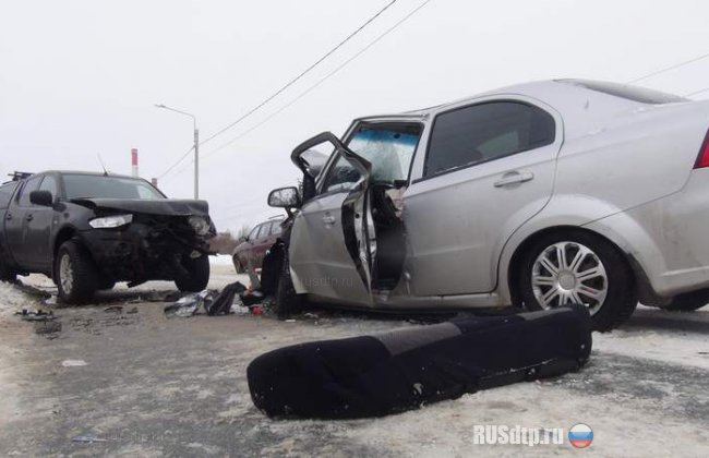 «Mitsubishi L200» и «Chevrolet Aveo» столкнулись в Вологде