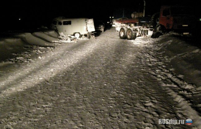 В ХМАО столкнулись КамАЗ и УАЗ. Погиб человек