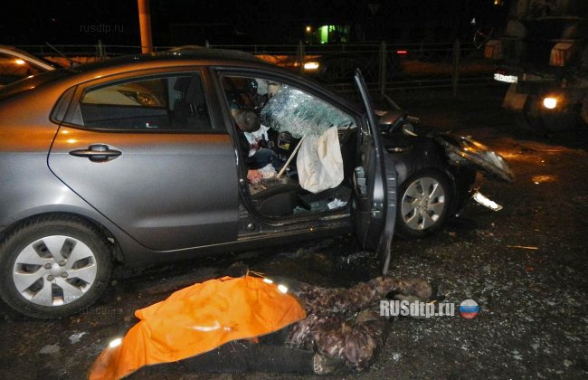 В Костроме водитель сбил дорожного рабочего и погиб сам, врезавшись в грузовик