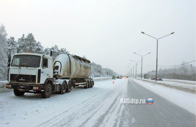 ВАЗ-2114 столкнулся с грузовиком на Тюменском тракте