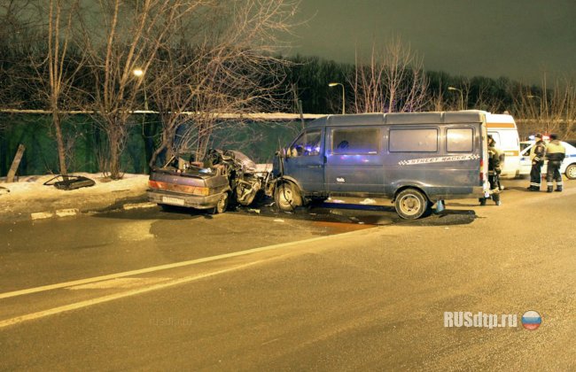 В Москве три человека получили тяжелые травмы в ДТП на улице Каспийской