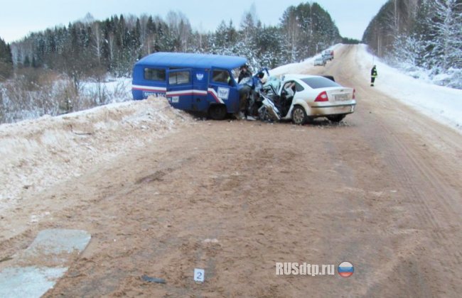 В Кировской области «Форд Фокус» столкнулся с автомобилем «Почты России»