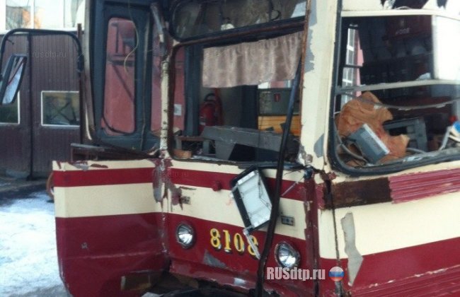 В Петербурге столкнулись два трамвая