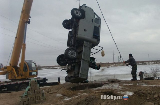 Пять человек утонули в УАЗике