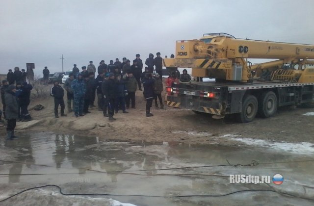 Пять человек утонули в УАЗике