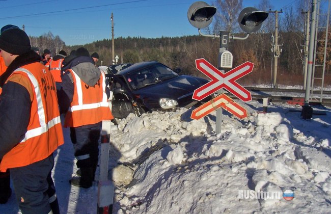Два человека погибли при столкновении «Лады» с поездом в Ульяновской области