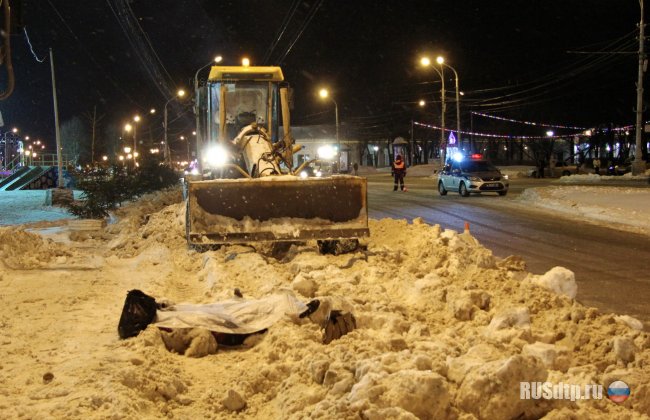 В Костроме снегоуборочная машина закопала женщину в сугробе