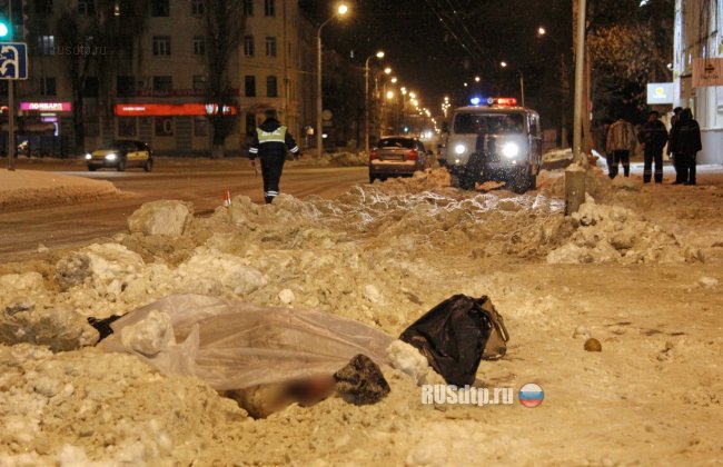 В Костроме снегоуборочная машина закопала женщину в сугробе