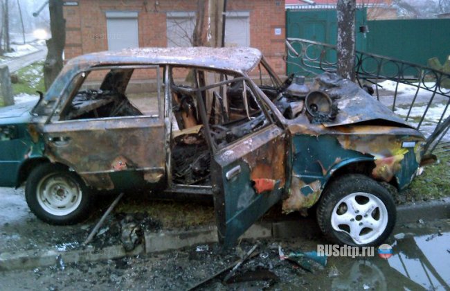 В Таганроге два человека погибли в сгоревшей «шестерке»