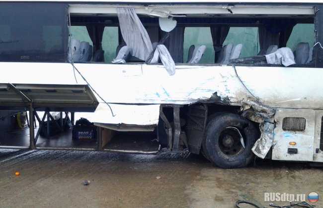 Грузовик столкнулся с автобусом в Тульской области
