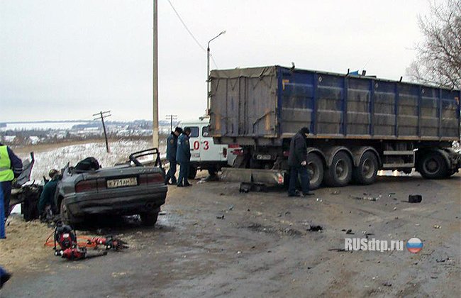 «Mitsubishi Galant» столкнулся с фурой на трассе М-2 «Крым»