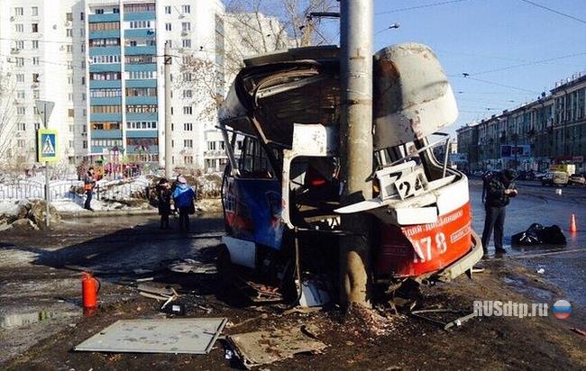 В Самаре бешеный трамвай врезался в столб. Погиб пенсионер
