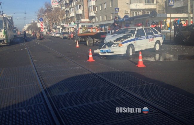 В Екатеринбурге инспектор ГИБДД устроил аварию на перекрестке