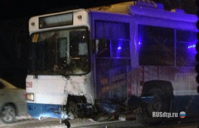 В Стерлитамаке в ДТП с троллейбусом погибли три человека