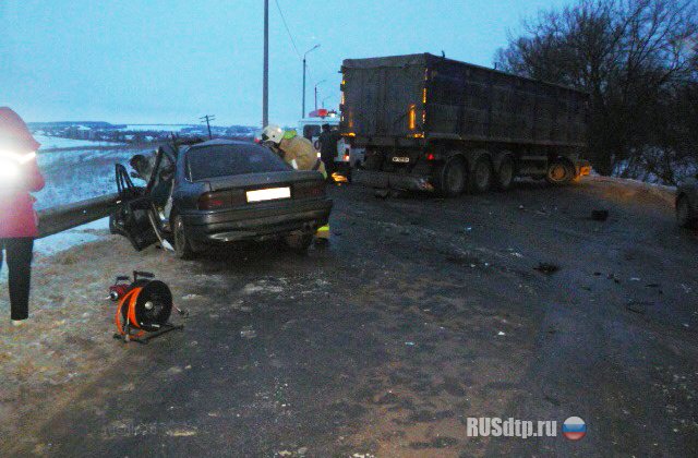 «Mitsubishi Galant» столкнулся с фурой на трассе М-2 «Крым»