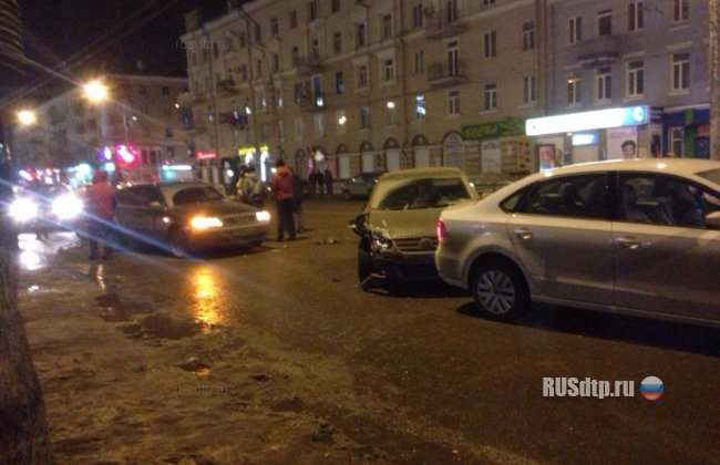 В Воронеже пьяная женщина разгромила 7 машин