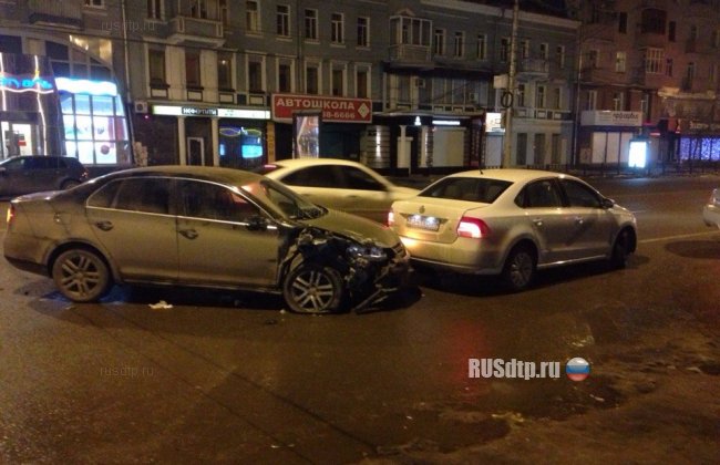 В Воронеже пьяная женщина разгромила 7 машин