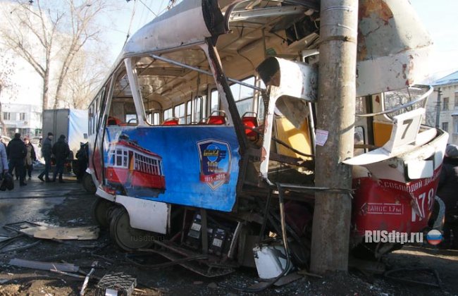 В Самаре бешеный трамвай врезался в столб. Погиб пенсионер