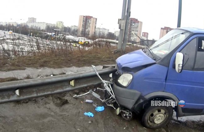 В Петербурге «Газель» сбила женщину с коляской